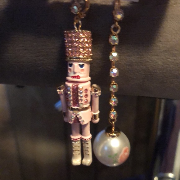 NWT Sparkly Rhinestone BETSEY JOHNSON Pink Nutcracker Jeweled  Holiday Earrings - Picture 13 of 17